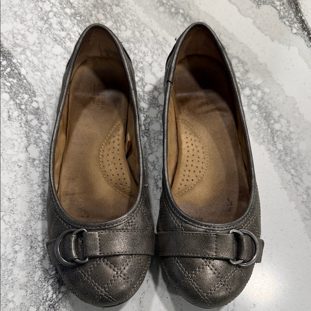 Elegant Shimmer Metallic Quilted Women's Flats